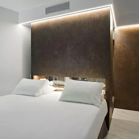 Axel - Adults Only サン・セバスティアン