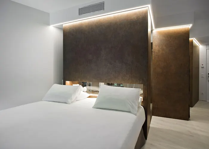 Axel - Adults Only سان سيباستيان